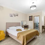 Ξενοδοχείο με διαμερίσματα Reyna Κονστάντζα