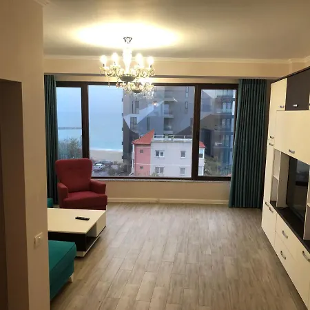 Reyna Aparthotel *
