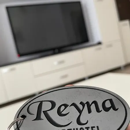 Reyna Aparthotel *